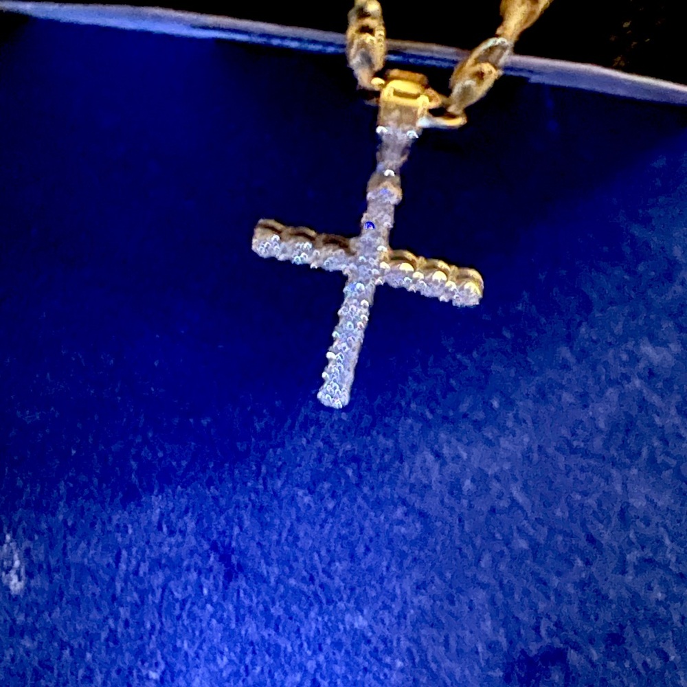 10 K Gold Diamond Cut Chain with 10 K Gold and Natural Diamond Pendant.